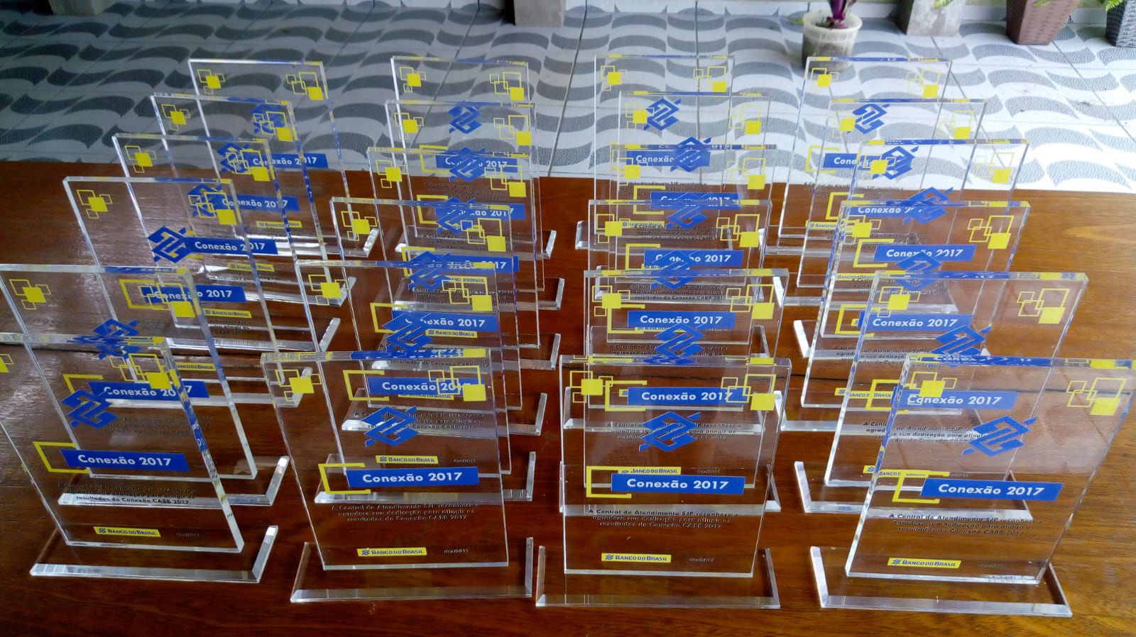 Urnas de Acrílico - Brindes - Displays - Troféus em Acrílicos - Clarabóias - Domos em Acrílico 