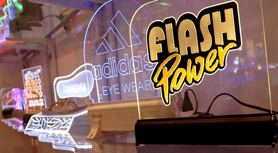 Urnas de Acrílico - Brindes - Displays - Troféus em Acrílicos - Clarabóias - Domos em Acrílico - Impressão a Laser - Corte a Laser - Protetor de Acrilico - Chapas - Placas - Letreiros Luminosos